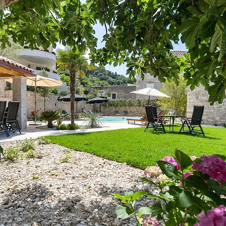 Villa Grand Stone Casa Ciccarelli By Irundo Pucisca Exterior foto