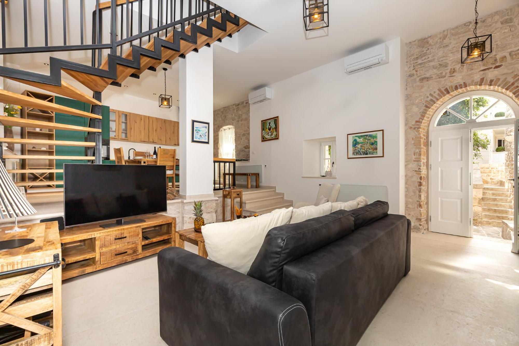 Grand Stone Casa Ciccarelli By Irundo