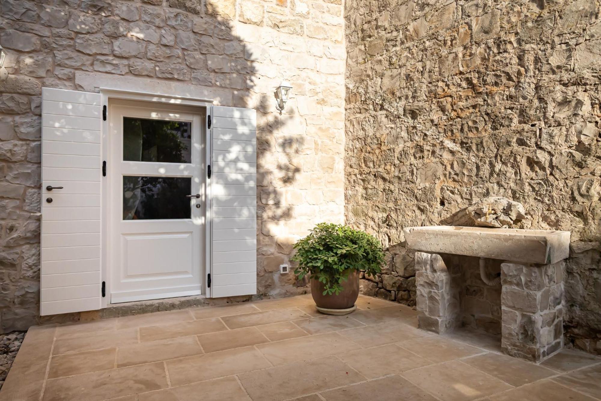 Grand Stone Casa Ciccarelli By Irundo Pucisca