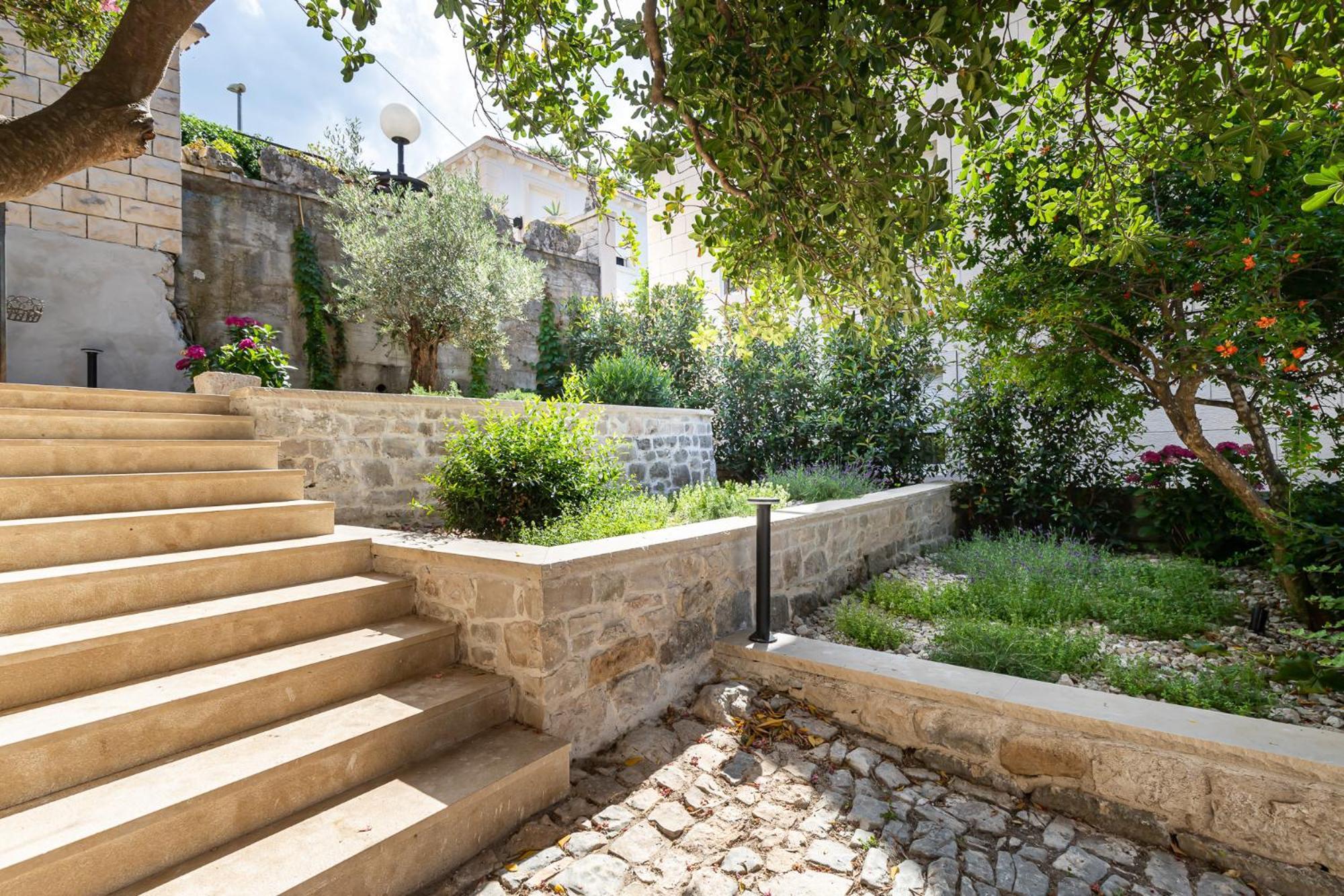 Grand Stone Casa Ciccarelli By Irundo *