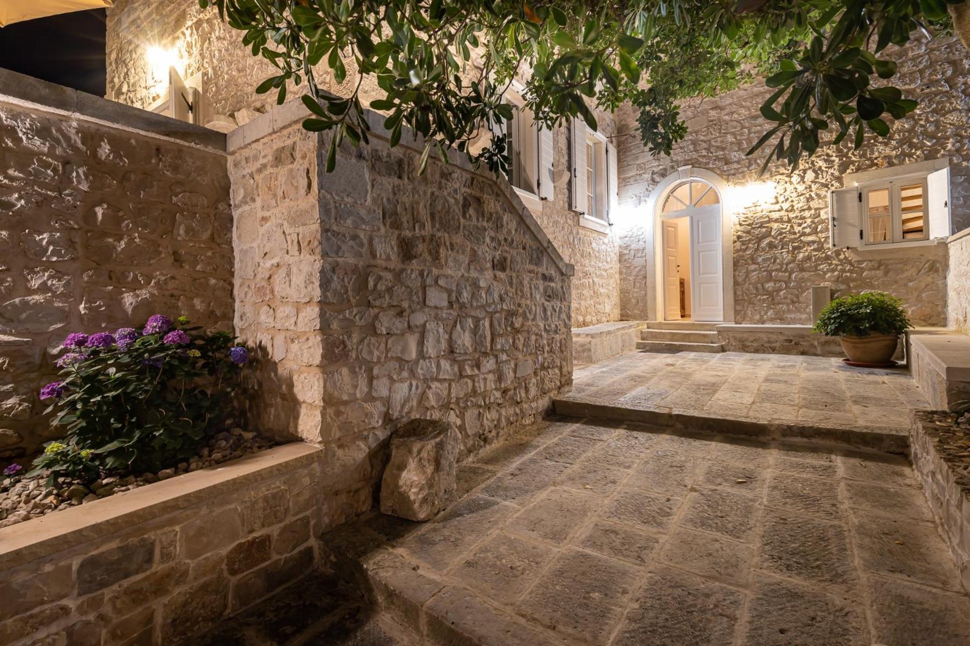 Grand Stone Casa Ciccarelli By Irundo Holiday home Pucisca